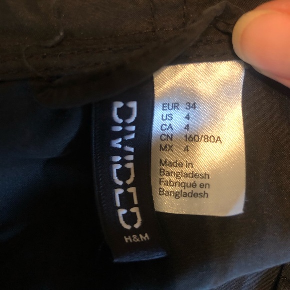 Divided H&M black w/gold Over Coat. Light weight. Size 4. Great condition - Picture 3 of 9